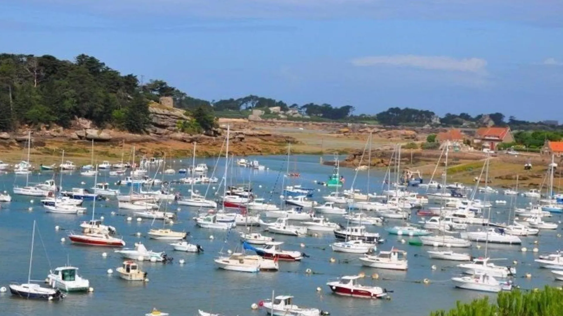 Apartment Studio Cosy Pour 2 Pers. Avec Parking A Perros-Guirec, Pres De La Plage St Guirec - Fr-1-368-436