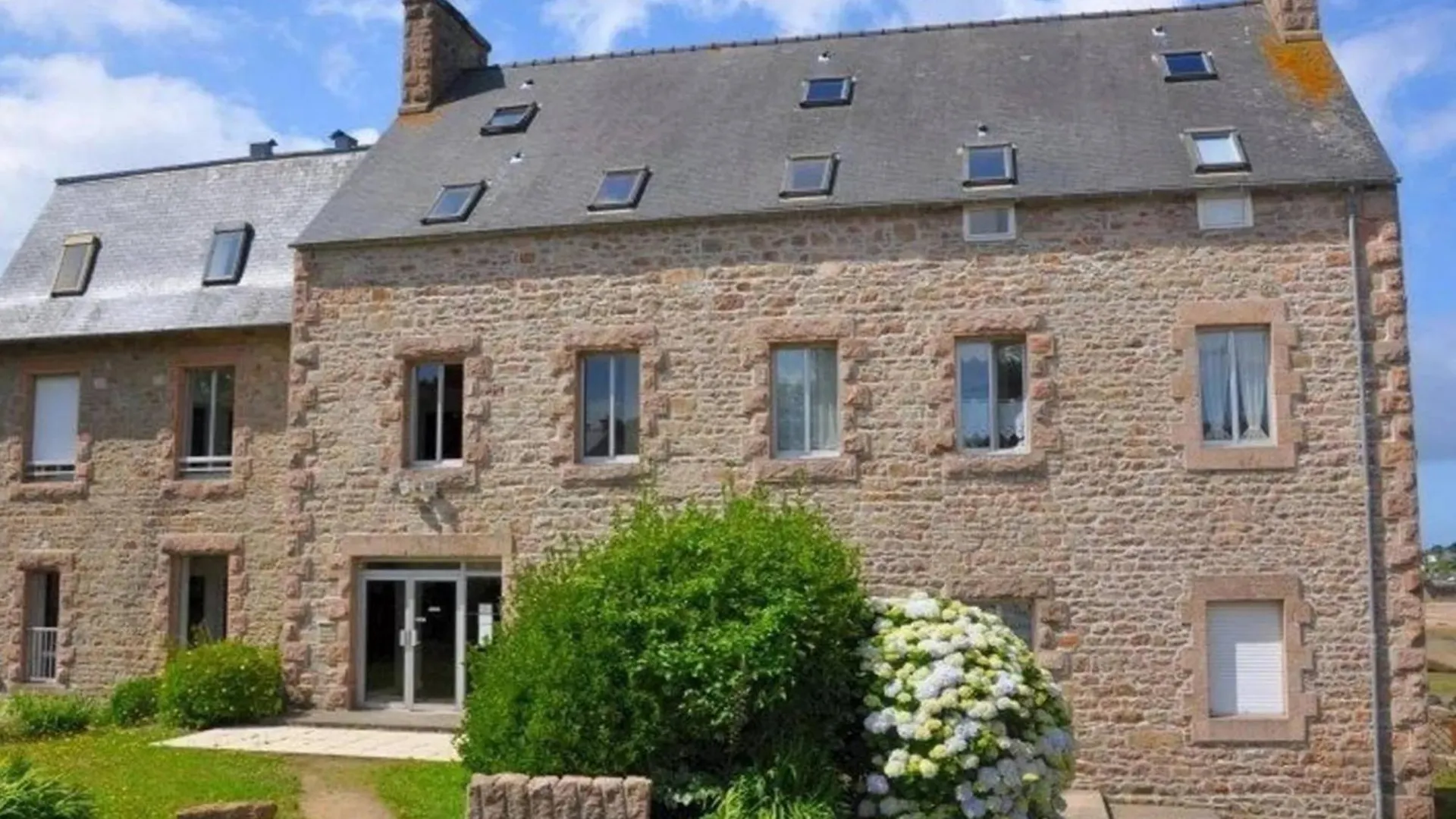 Studio Cosy Pour 2 Pers. Avec Parking A Perros-Guirec, Pres De La Plage St Guirec - Fr-1-368-436 France