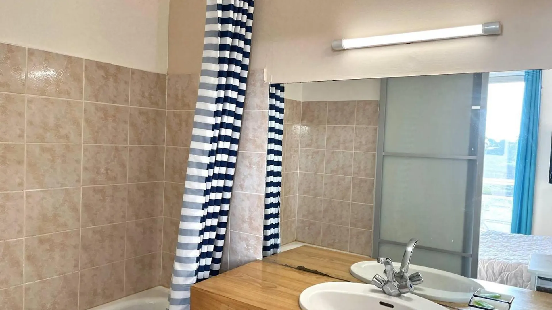 Studio Cosy Pour 2 Pers. Avec Parking A Perros-Guirec, Pres De La Plage St Guirec - Fr-1-368-436 France