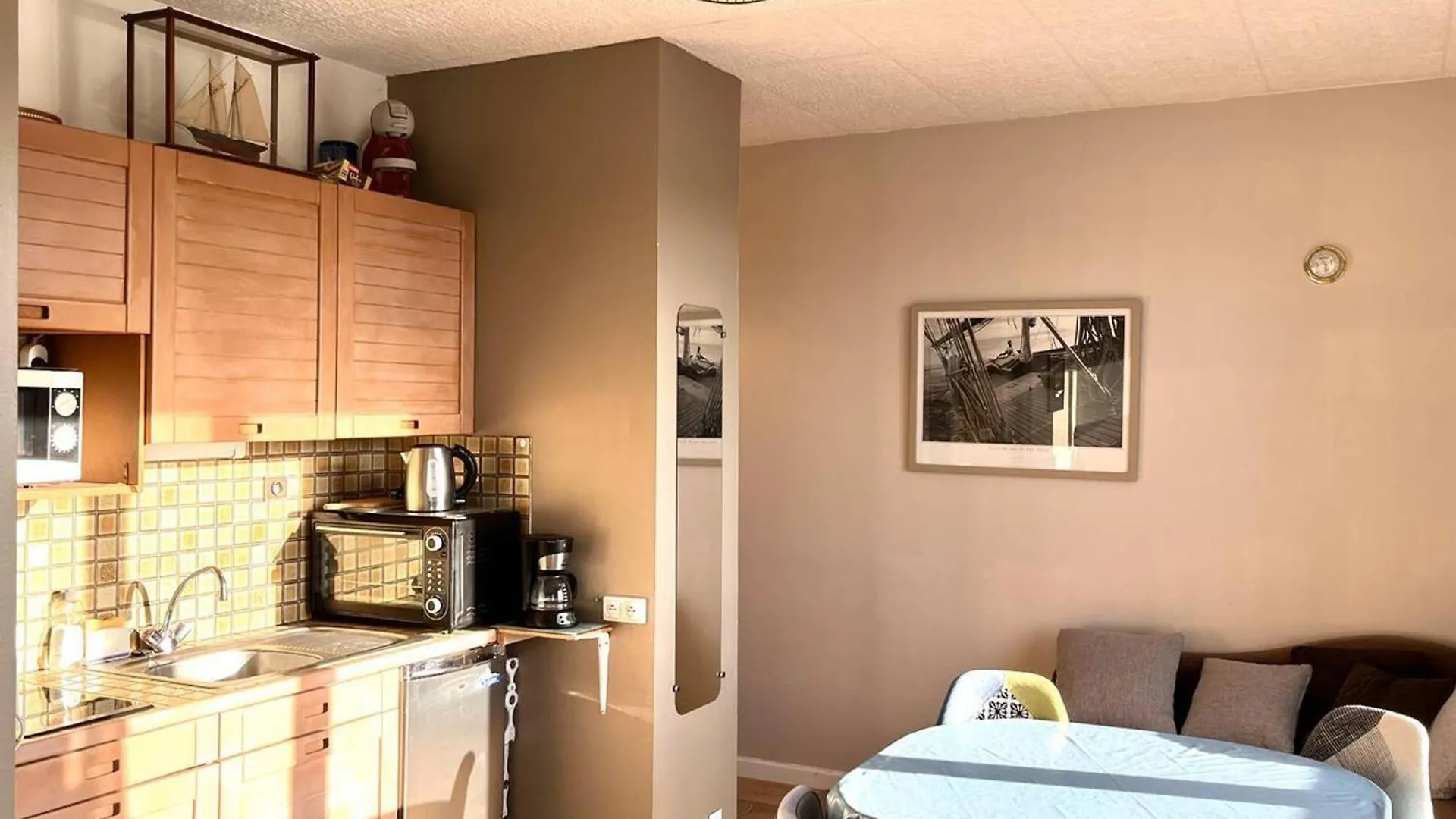 Studio Cosy Pour 2 Pers. Avec Parking A Perros-Guirec, Pres De La Plage St Guirec - Fr-1-368-436 Apartment