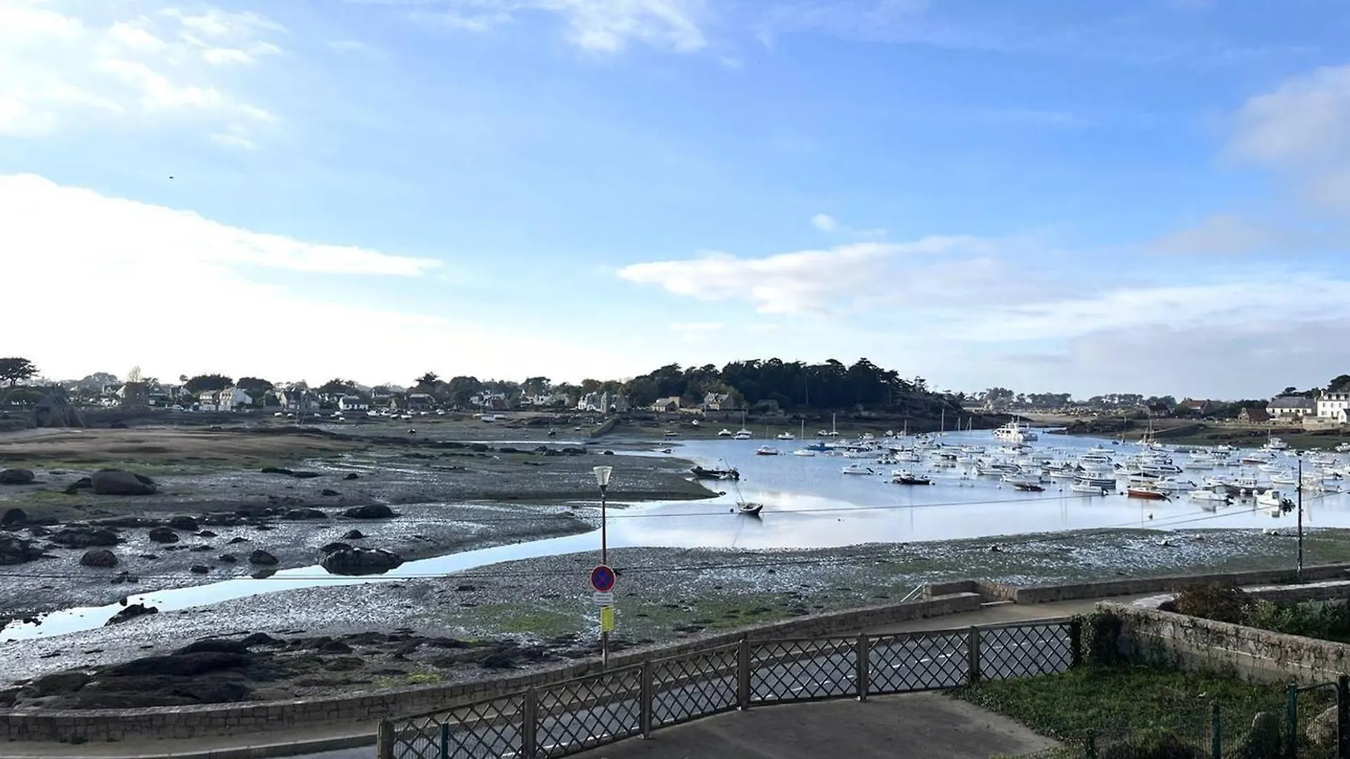 Apartment Studio Cosy Pour 2 Pers. Avec Parking A Perros-Guirec, Pres De La Plage St Guirec - Fr-1-368-436 France